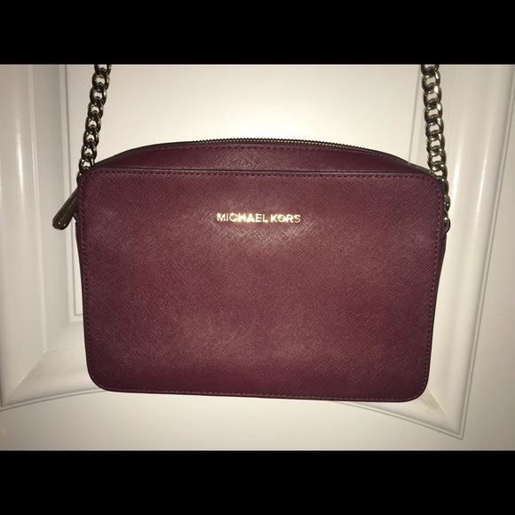 Michael Kors Handbags - FINAL DROP Michael Kors Brick Jet Set Crossbody